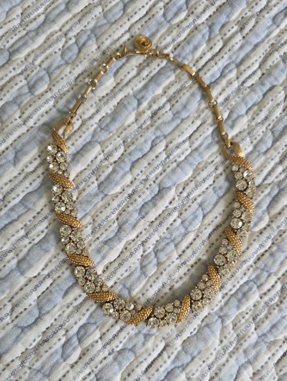 Gold-Tone Crystal Twist Necklace - Women Jewelry - Lisner - VTG